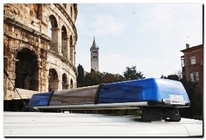 Slika PU_I///policija i arena.jpg